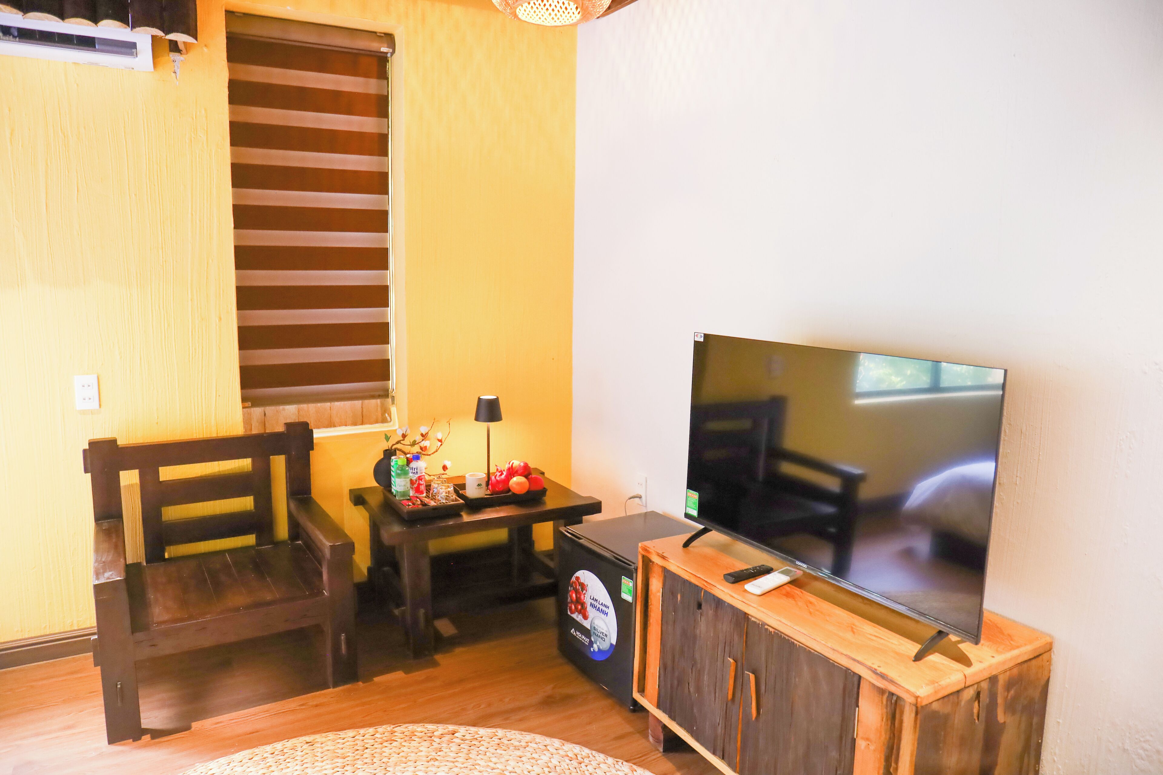 Cortinas blackout, tabla de planchar con plancha y wifi gratis 