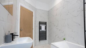 Apartment | Bathroom