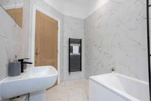 Apartment | Bathroom