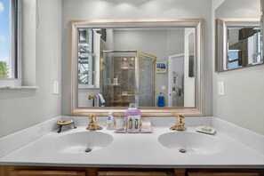 Shower, hair dryer, towels, shampoo