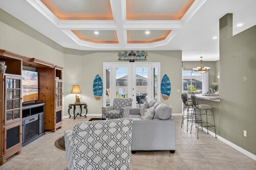 Cabana Coast Waterfront Pool Home | Palm Coast | 2 Master Suites | Close To Beach | Dog Friendly