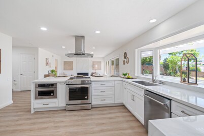 Luxury 6BR Mission Viejo Home Near Disneyland & OC Beaches