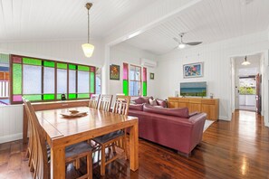 Interior - A Comfy Family QLDr ~ 3Bed/2Bath/1Car ~ House (East Brisbane)