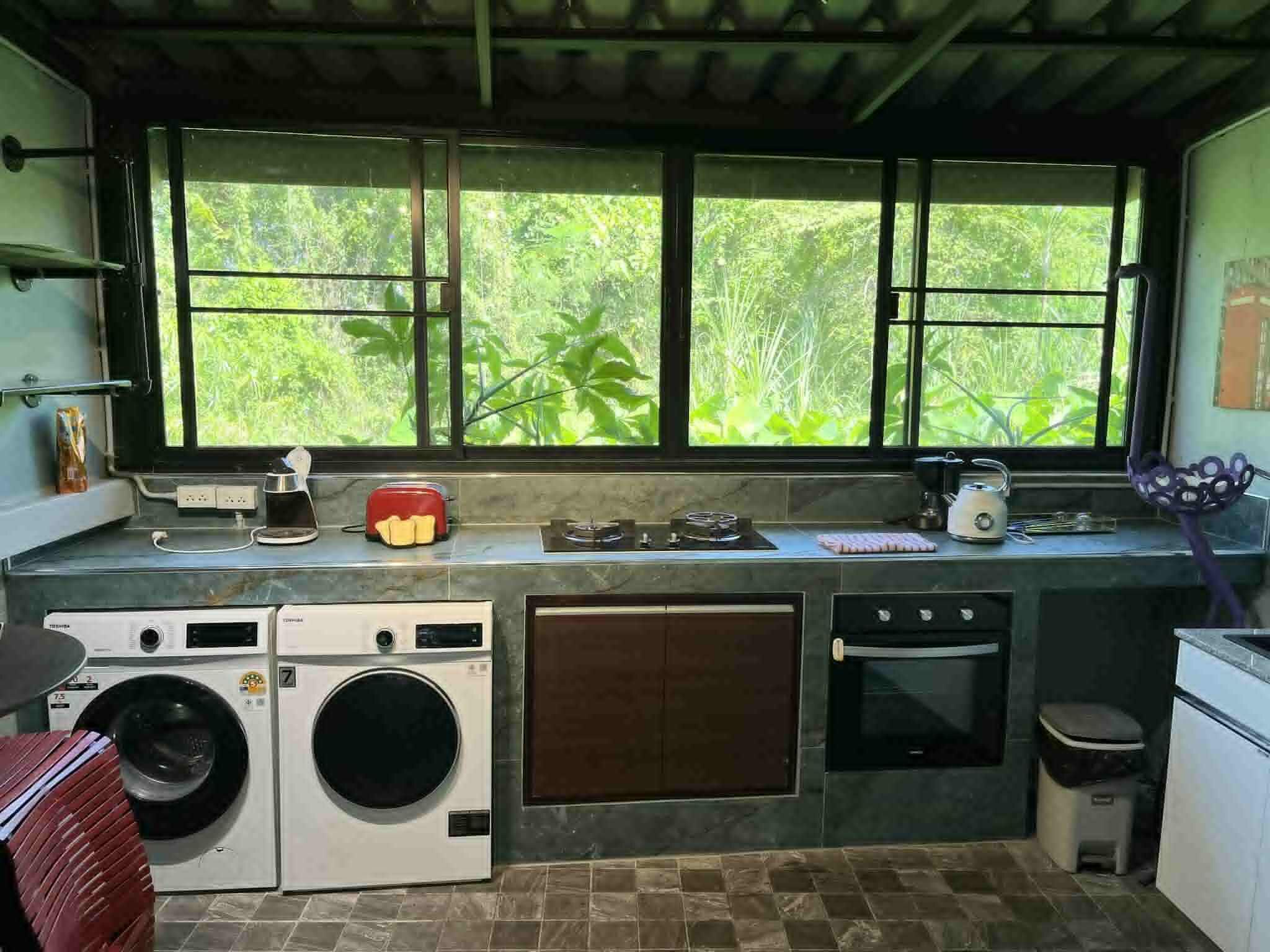 Mikrobølgeovn, ovn og kokeplater