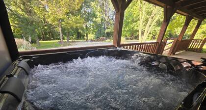 Country Cabin - Hot Tub - Free Kayaks - Gig Speed Internet - Fire Pit!