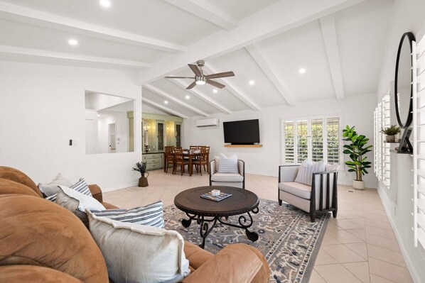 Smart TV, fireplace, computer monitors