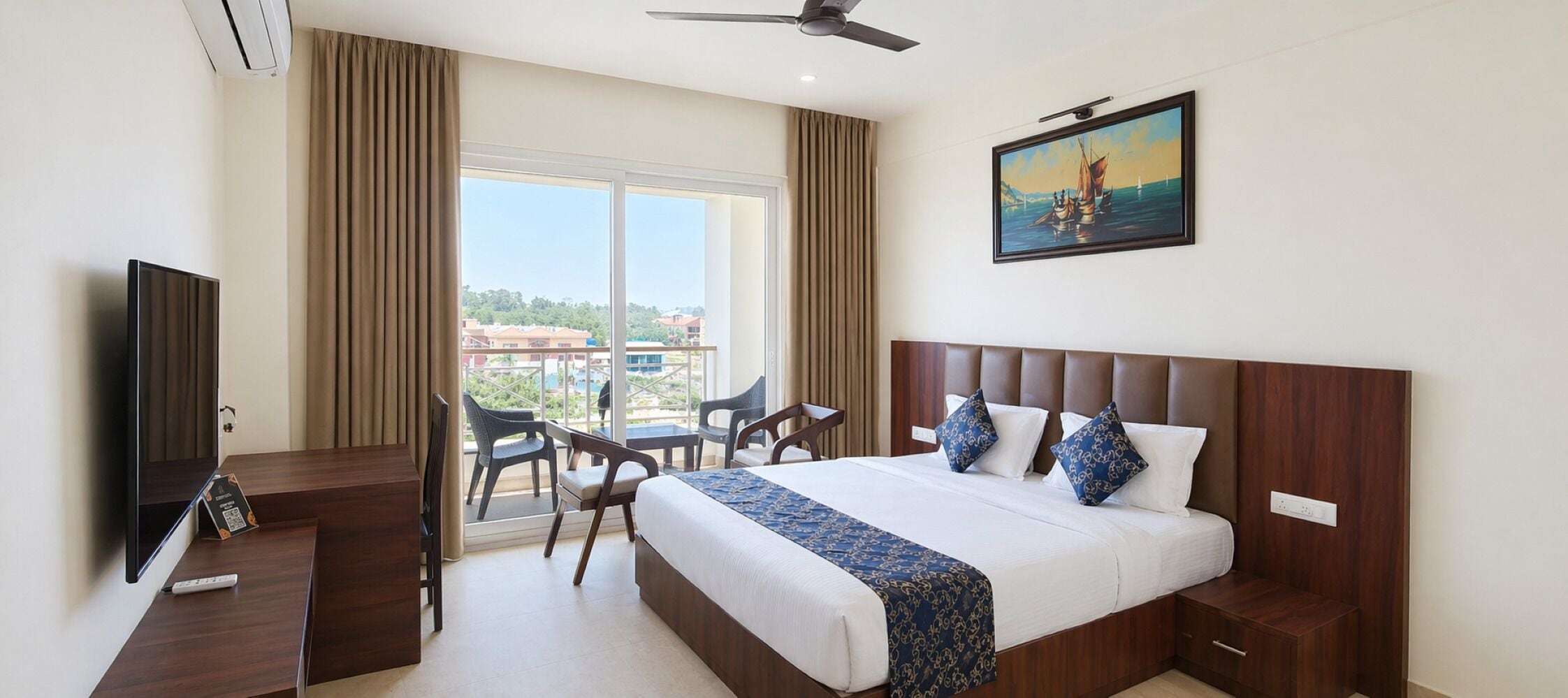 Premium Room, Balcony | Minibar, desk, laptop workspace, rollaway beds