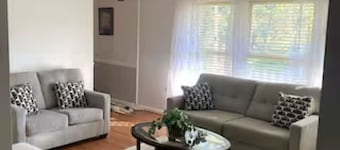 Spacious 5-bedroom house with hot tub and pool