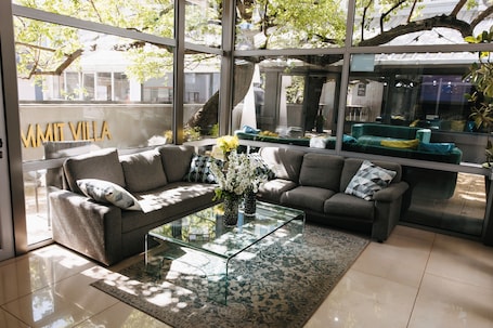 Smart TV 80 cm con canales de televisión por cable, impresora