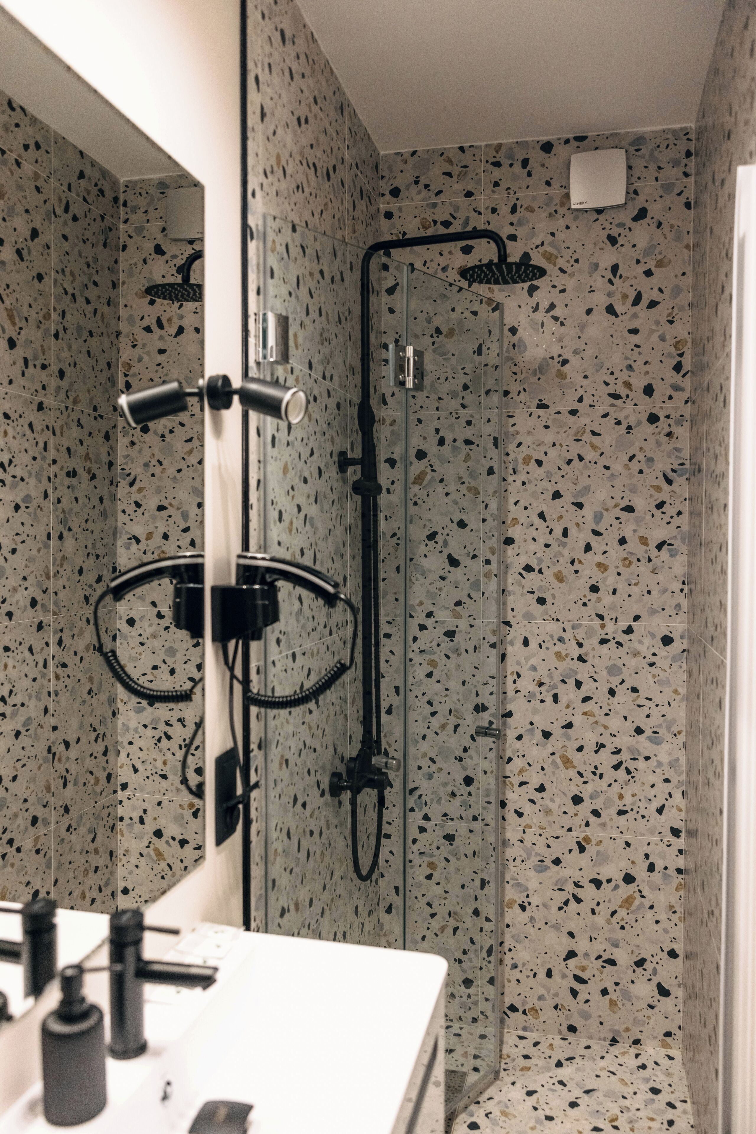 Basic Single Room | Bathroom | Hair dryer, bidet, towels, soap
