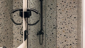 Basic Single Room | Bathroom | Hair dryer, bidet, towels, soap
