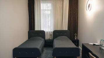 Basic Triple Room | In-room safe, desk, laptop workspace, blackout curtains