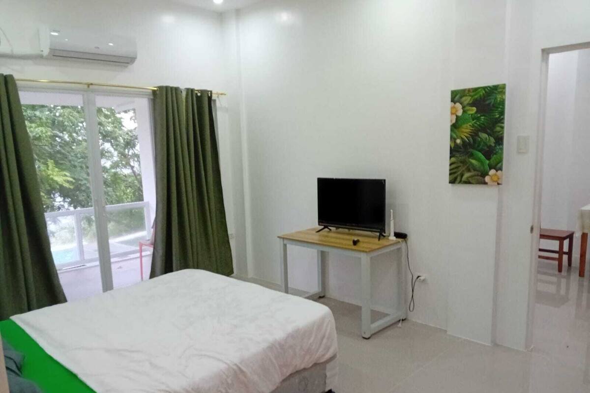 Exclusive Suite | Blackout drapes, soundproofing, free WiFi
