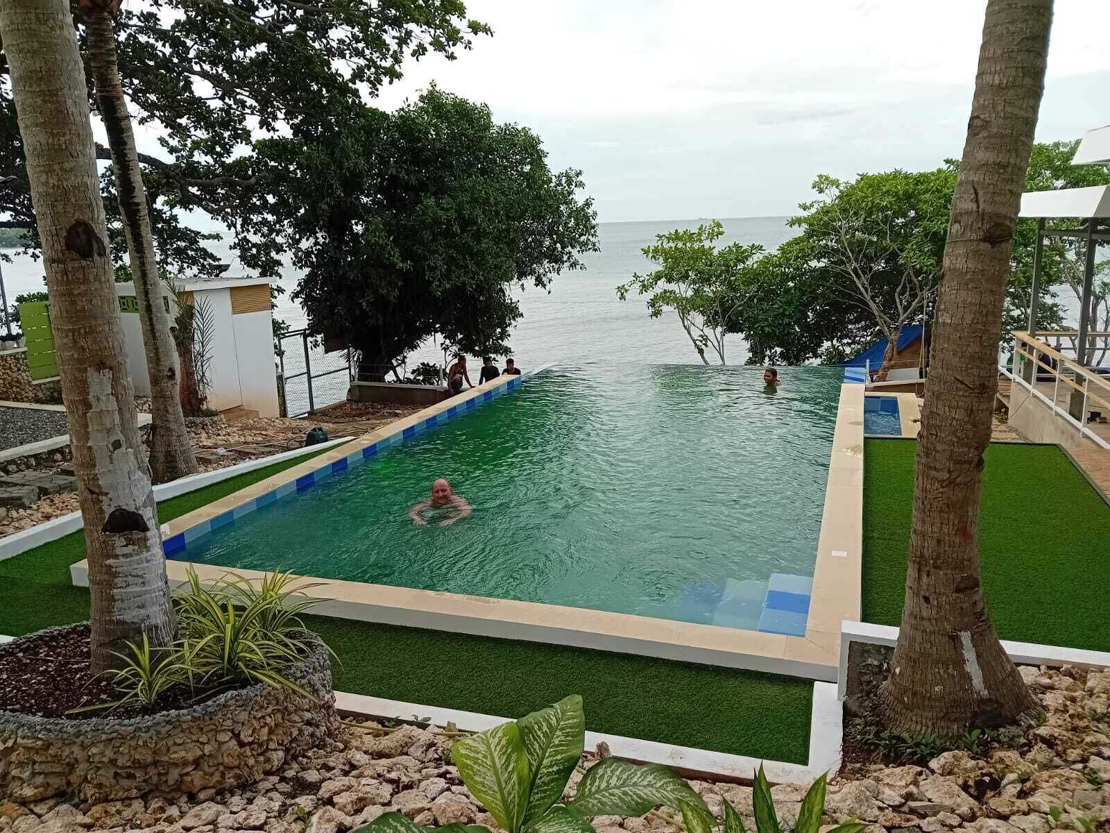 Exercise/lap pool
