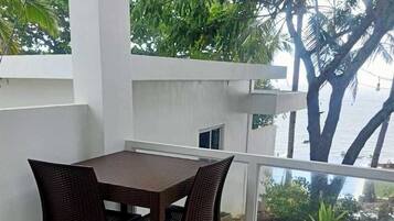 Deluxe Studio Suite, Balcony, Beach View | Terrace/patio