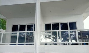 Deluxe Studio Suite, 1 Bedroom, Balcony, Beach View