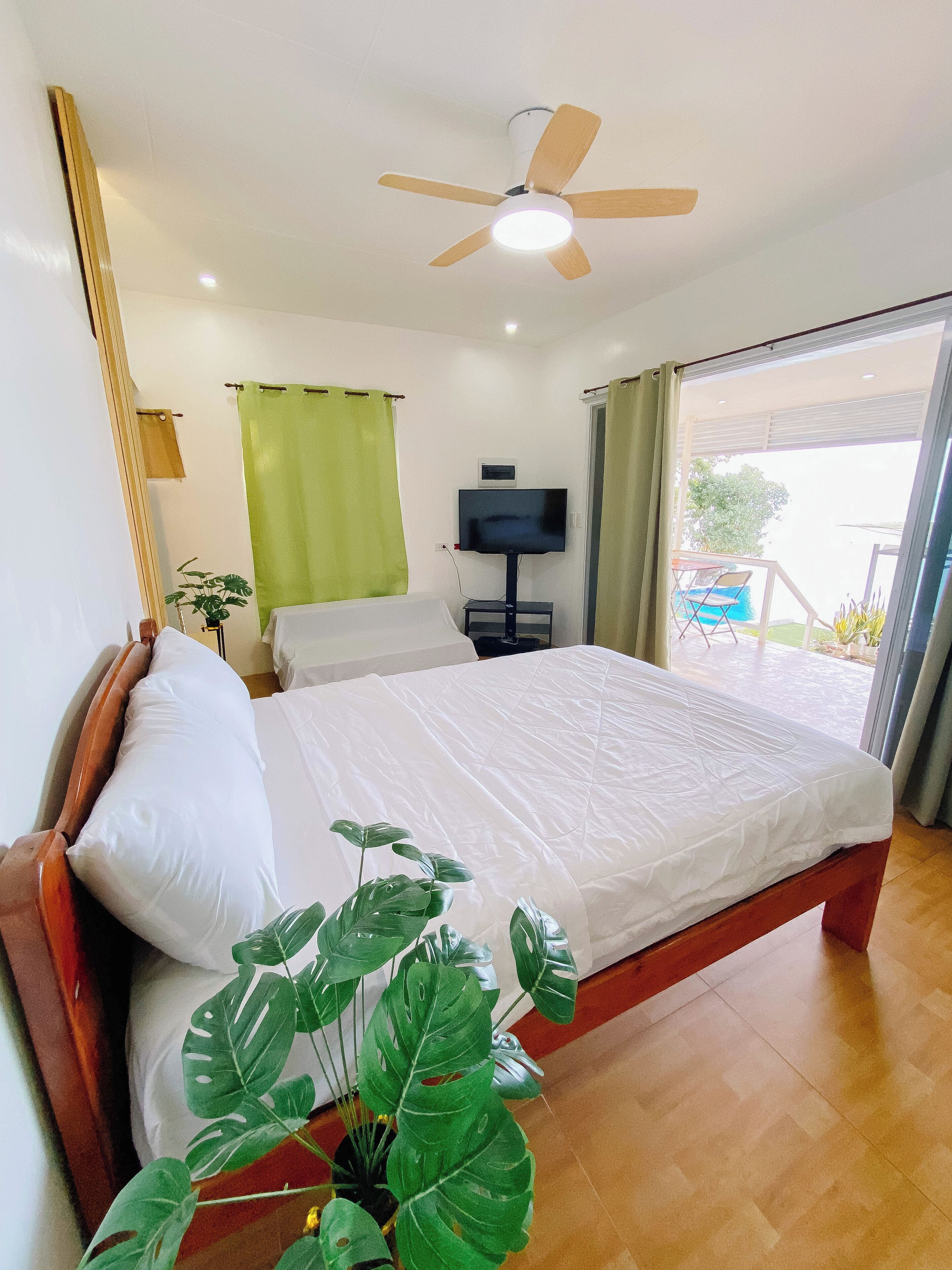 Deluxe Studio Suite, Balcony, Beach View
