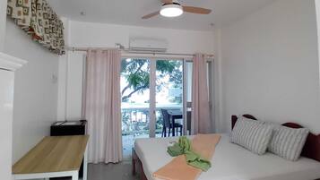 Blackout drapes, soundproofing, free WiFi