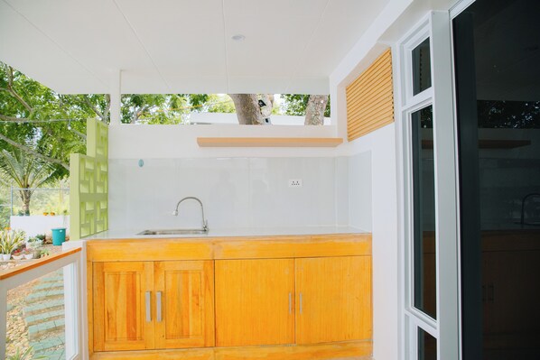 Deluxe Cabin, Balcony, Beach View | Terrace/patio