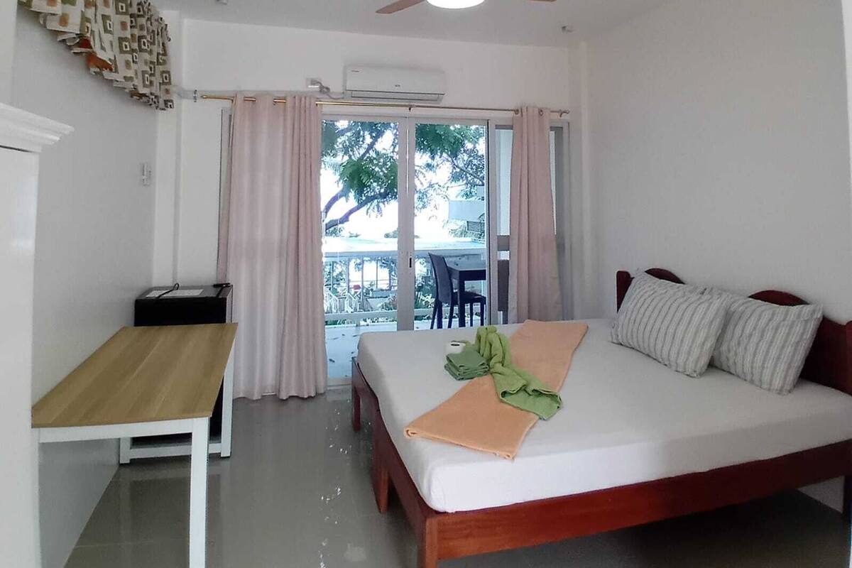 Blackout curtains, soundproofing, free WiFi