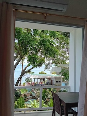 Estudi en suite Deluxe, 1 dormitori, balcó, vistes a la platja | Cortines opaques, habitacions insonoritzades i wifi gratuïta