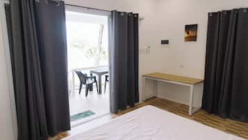 Deluxe Studio Suite, Balcony, Beach View | Blackout curtains, soundproofing, free WiFi