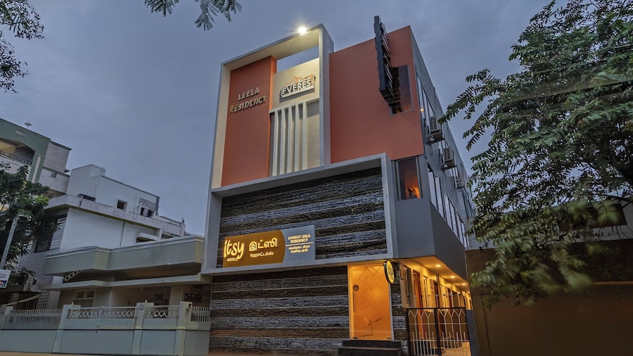 Itsy Hotels Everest Leela Residency