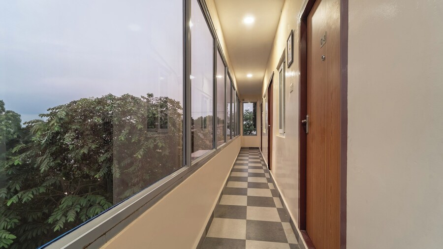 Itsy Hotels Everest Leela Residency