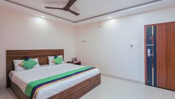 Standard Double Room | Blackout drapes, iron/ironing board
