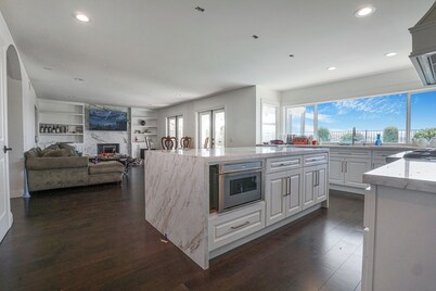 Lake View 5BR Mission Viejo Retreat Near Laguna Beach & Disneyland