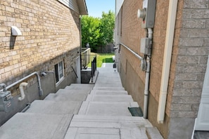 المنطقة المحيطة بالمنشأة