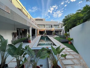 Pool - 4‑BR/Ensuite Designer Family Home with Pool, 2 terraces 3‑min to Beach parking (Grand Baie)