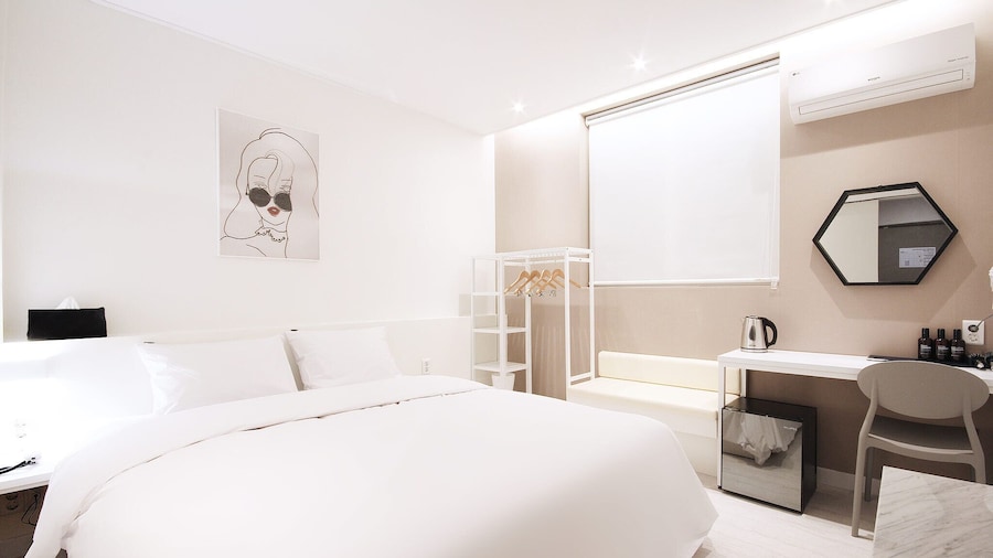 Hotel YAM Yeosu Hakdong