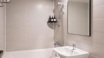 Superior Double Room | Bathroom | Shower, free toiletries, hair dryer, bathrobes