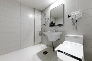 Twin Room | Bathroom | Shower, free toiletries, hair dryer, bathrobes