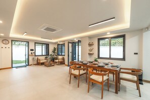 In-room dining - Pool Villa  Bathtub  Pool Table V215 (Ko Kaeo)