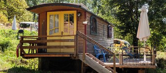 LES ROULOTTES DE RITA, in the countryside, swimming pool, pets welcome!