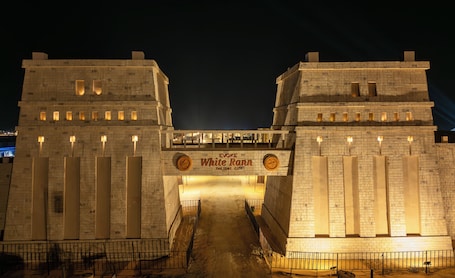 Entrada de la propiedad. White Rann - The Tent City