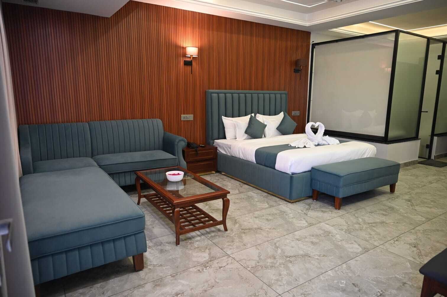 Family Suite | Laptop workspace, free WiFi