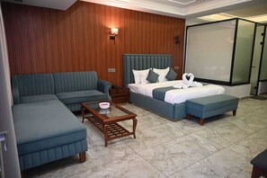 Laptop workspace, free WiFi - Hotel Devaan (Bathinda)