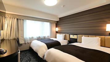 Desk, blackout drapes, free WiFi, bed sheets