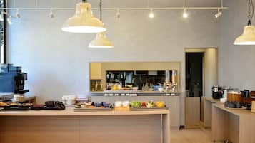 Daily buffet breakfast (JPY 1800 per person)