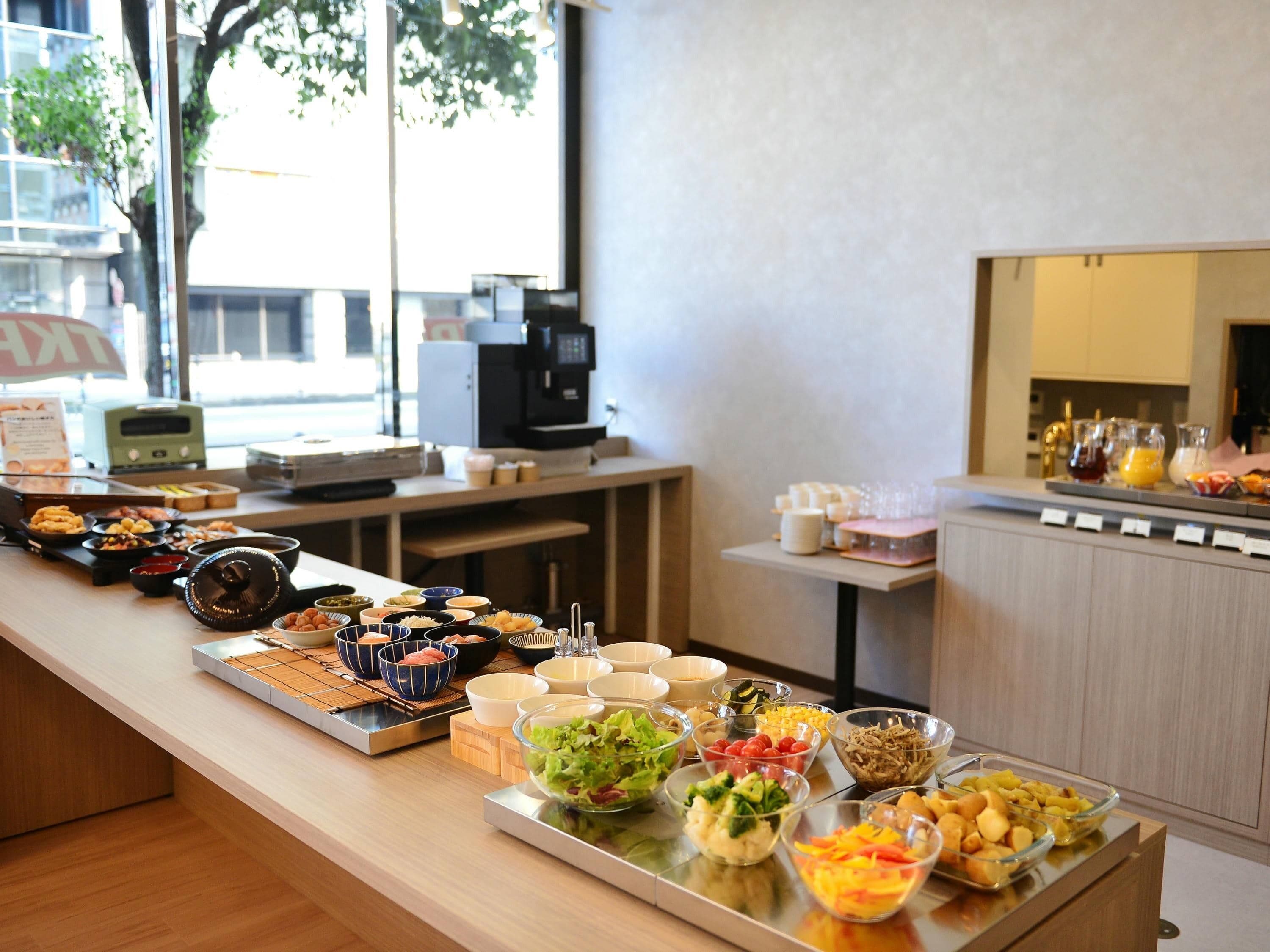 Petit déjeuner buffet servi tous les jours en supplément