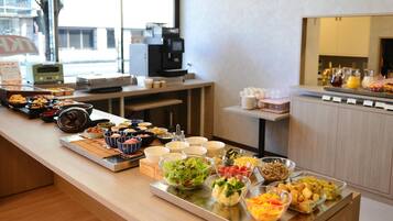 Daily buffet breakfast (JPY 1800 per person)