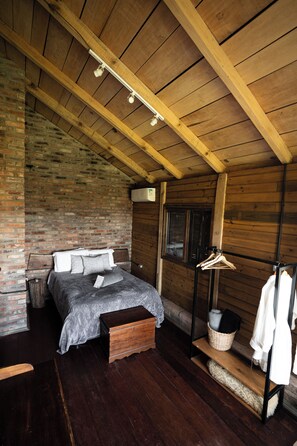 Comfort Cabin, Valley View | Premium bedding, free WiFi, bed sheets