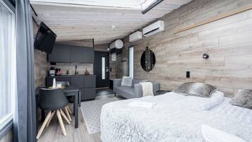 Studio, Lake View, Lakeside | Living area