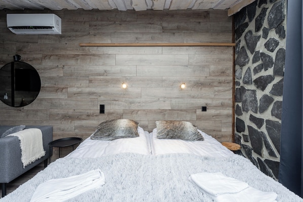Blackout curtains, free WiFi, bed sheets