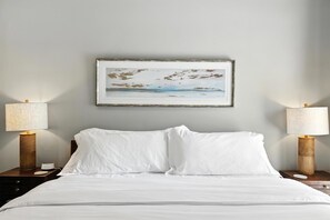 8 bedrooms, free WiFi, bed sheets - The Classic City Collection - 3 Separate Units (Athens)