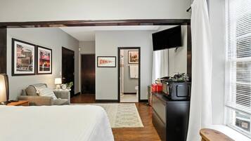 8 bedrooms, free WiFi, bed sheets