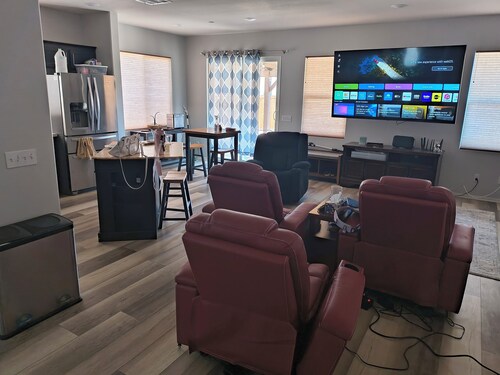 Spacious 4-bedroom house in Rosamond with AC 30 minutes from Edwards AFB.